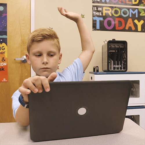 Resuelva los problemas de baterías sin carga en programas de tecnología de un dispositivo por estudiante