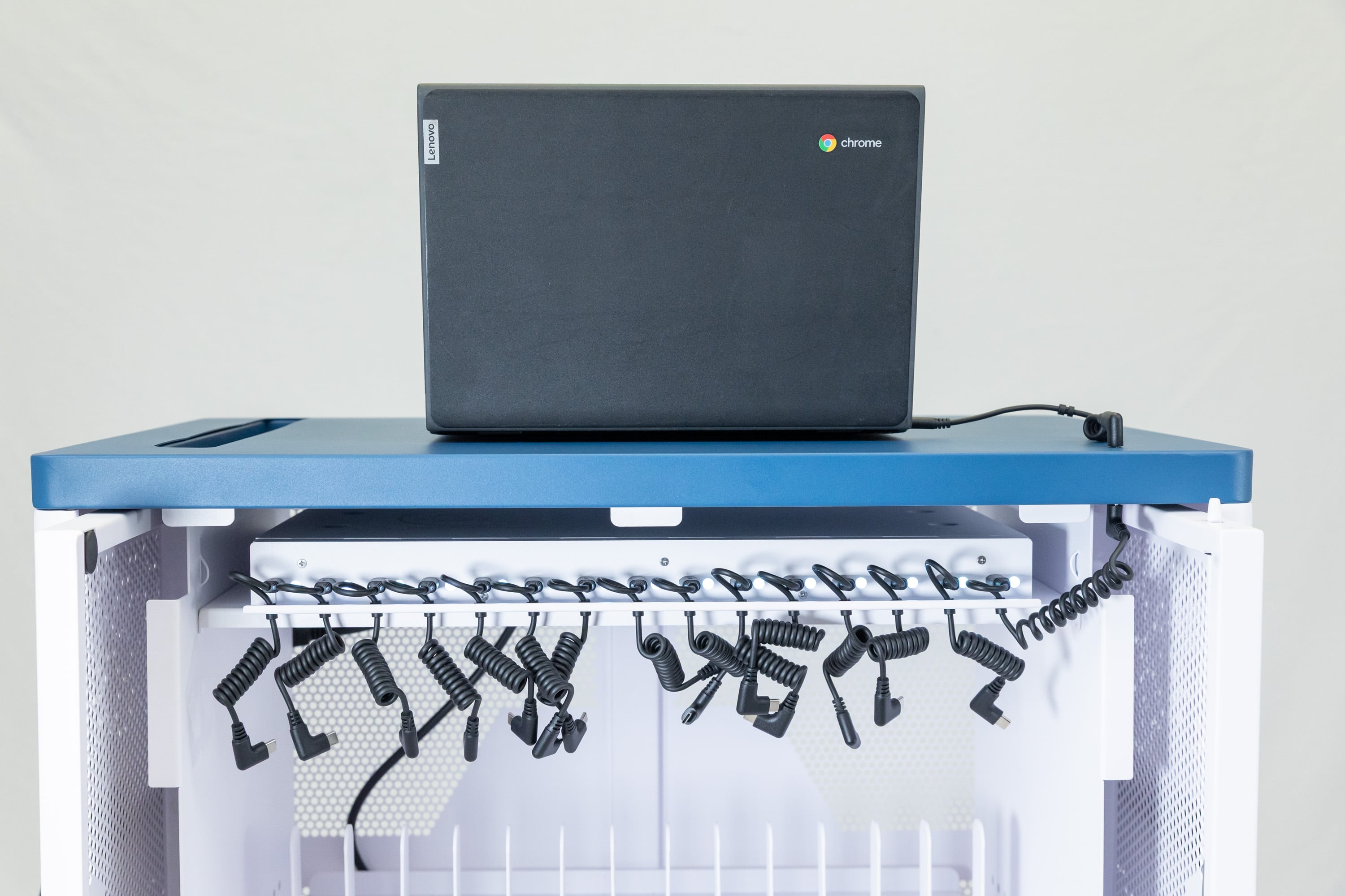 Elevate Evo 30 USB-C Charging Cart